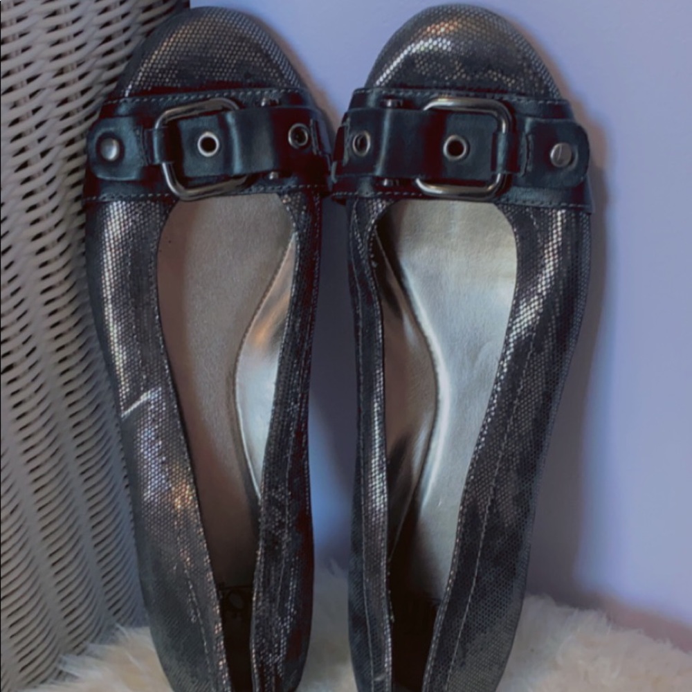Buckled flats
